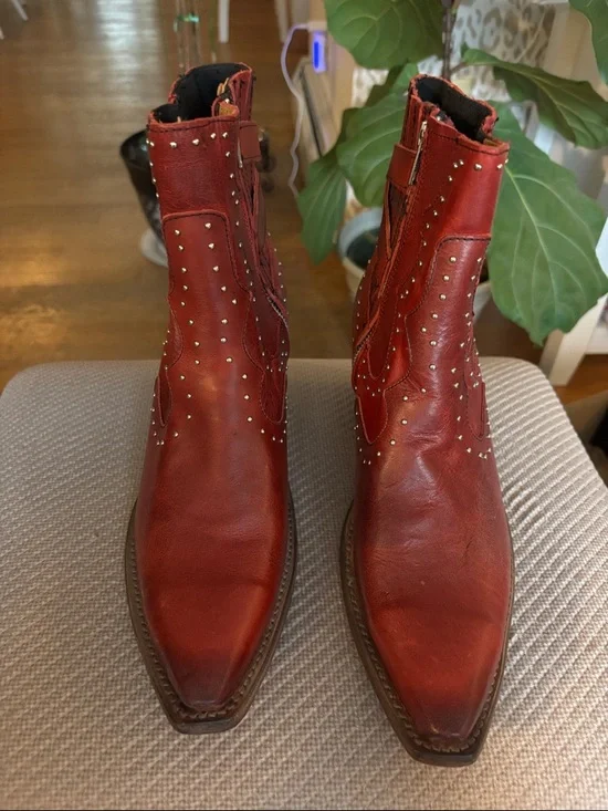 BRAND NEW freebird Red Studded Leather Ankle Boots - Picture 3 of 3